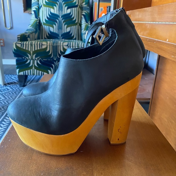 Messeca New York 5” platforms, size 9 - Picture 3 of 7